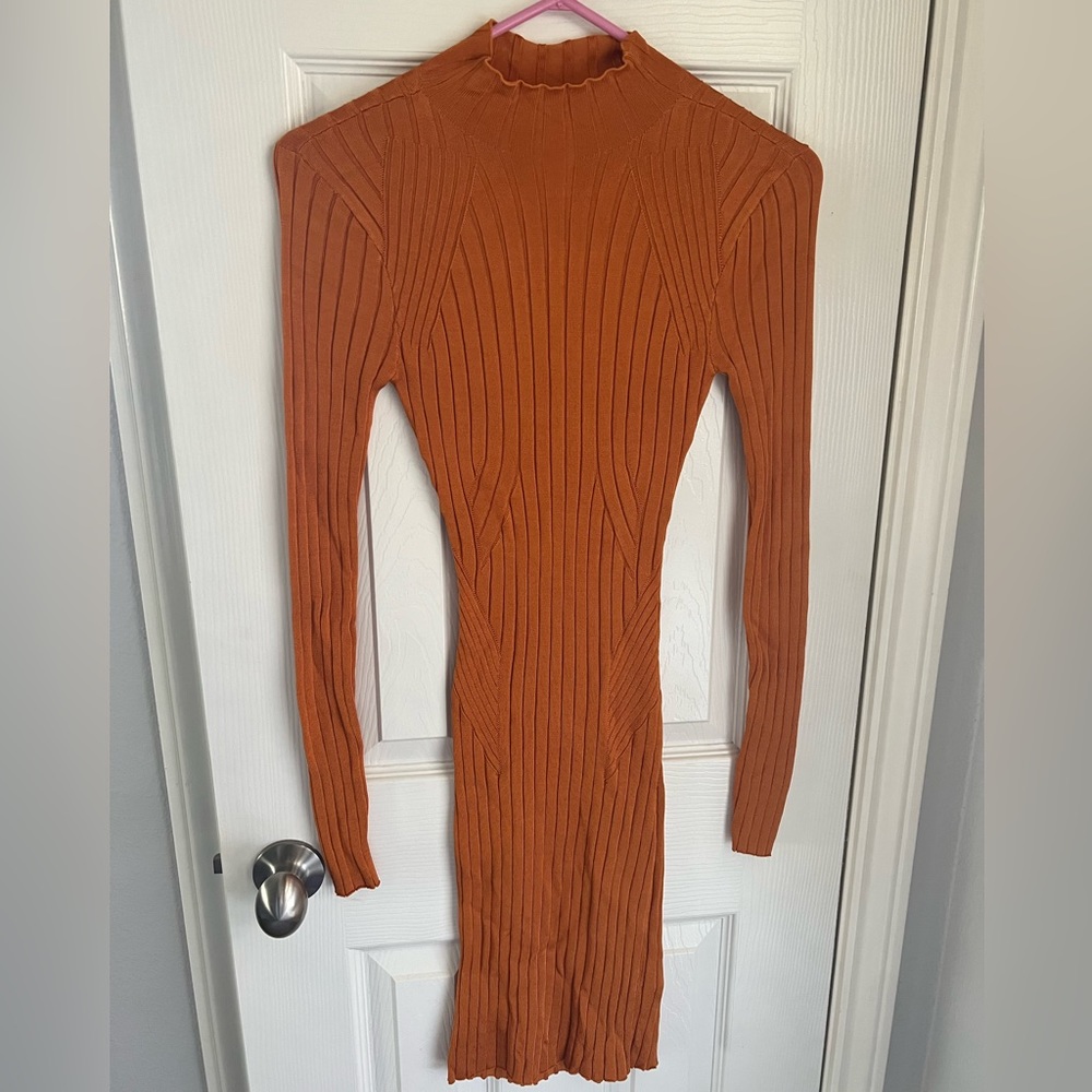 Bodycon long sleeve dress in mustard